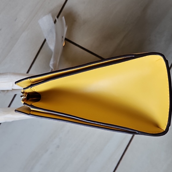 NWT $558 Michael Kors Sheila Bag Daisy Yellow Leather Monogram - Picture 7 of 11